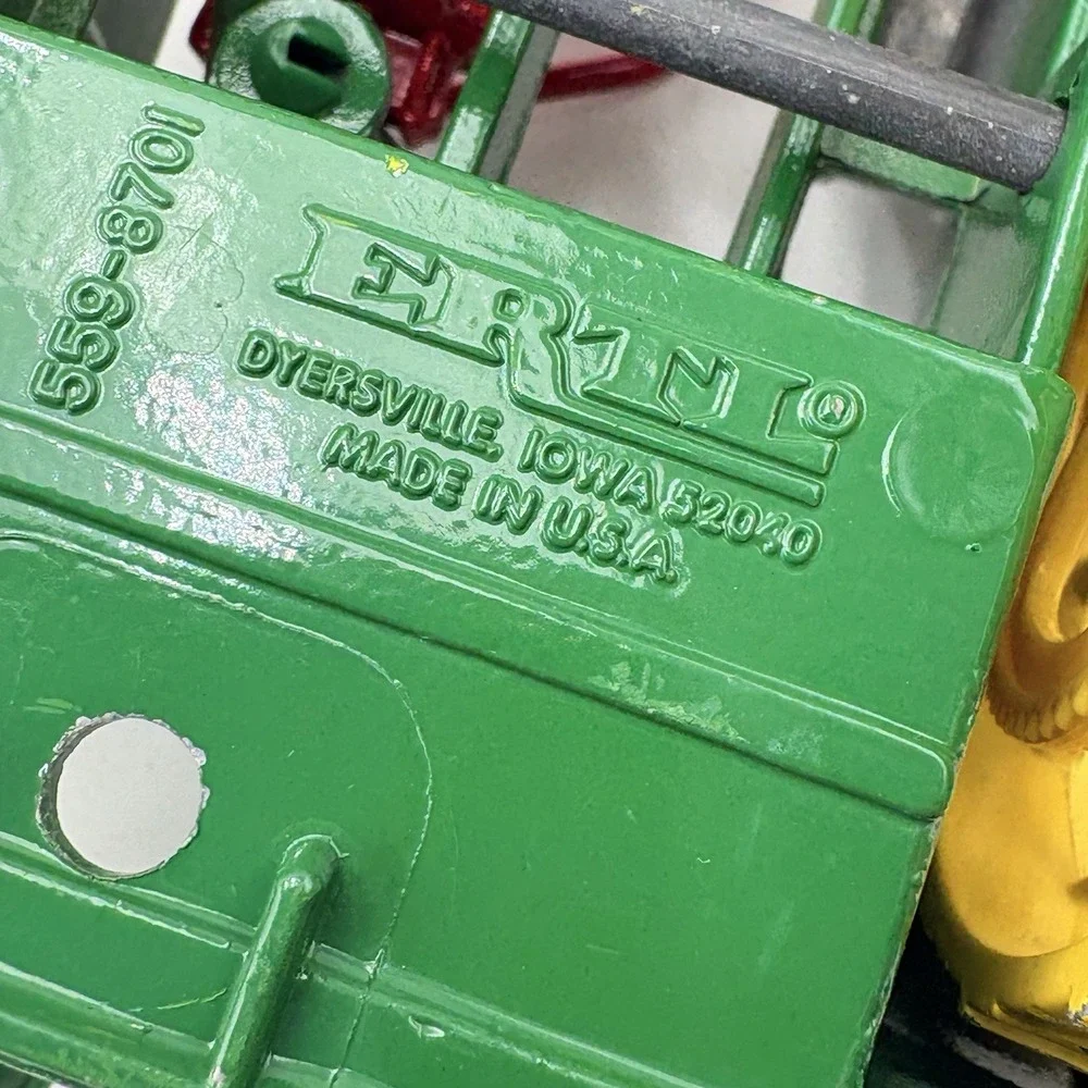 ERTL John Deere Waterloo‎ Boy Model 